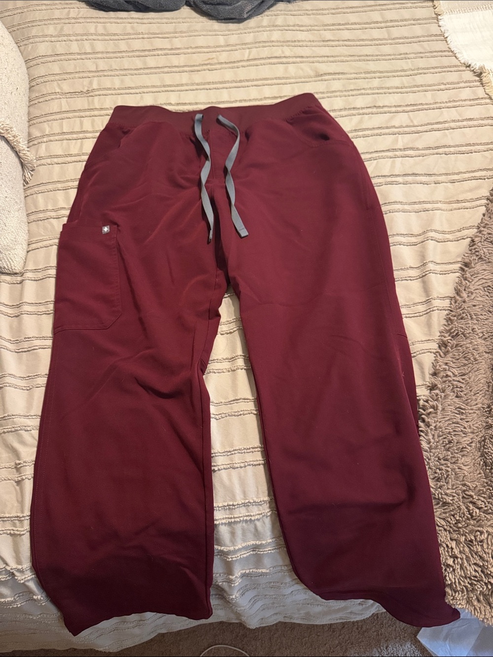 Figs Kade Cargo Scrub Pants (Burgundy)
